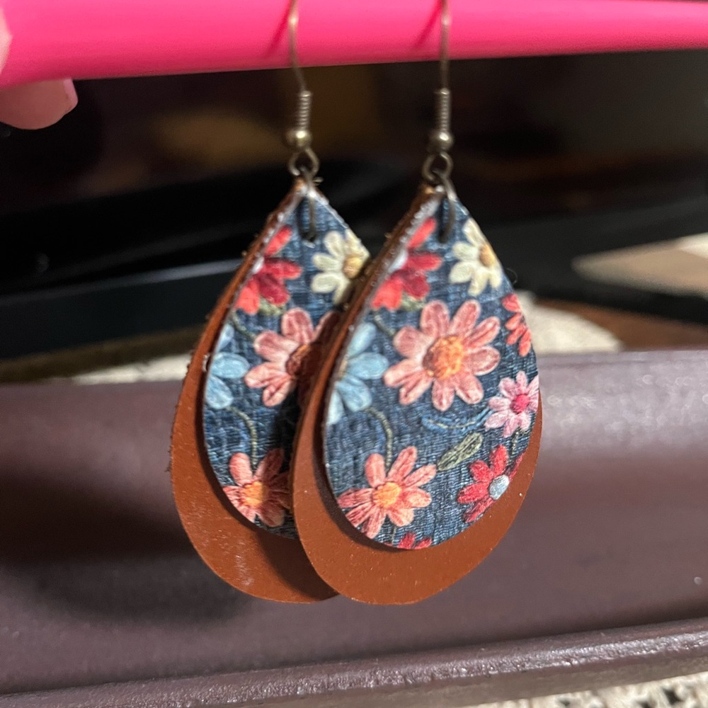 Floral Patterned Handmade Leather Earring Set - Picture 2 of 5